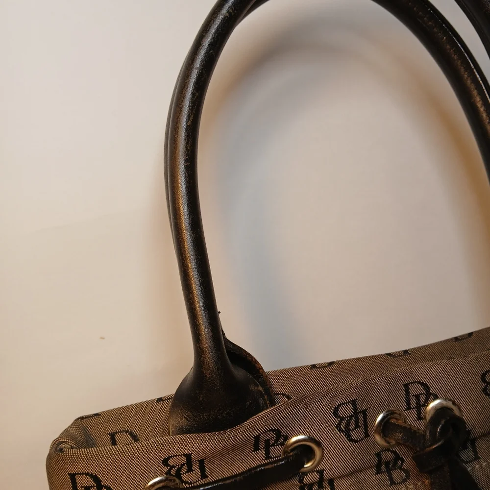 Dooney & Bourke tassel silver excellent