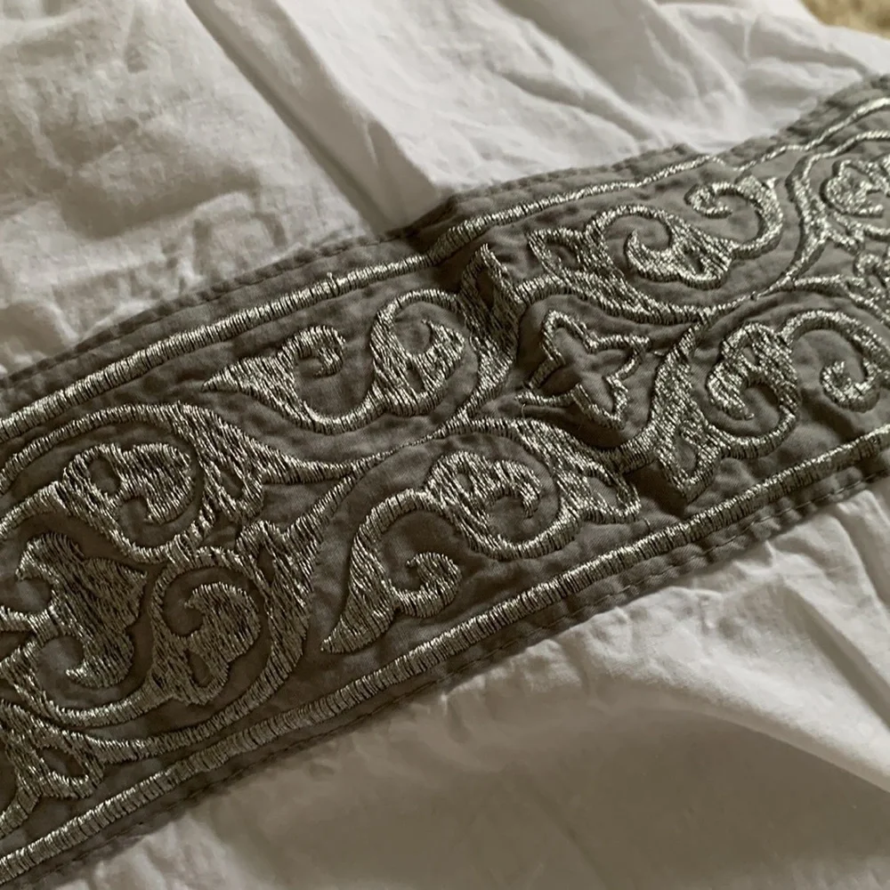 Balfour Hotel duvet cover metallic embroidered floral‎ details white silver king