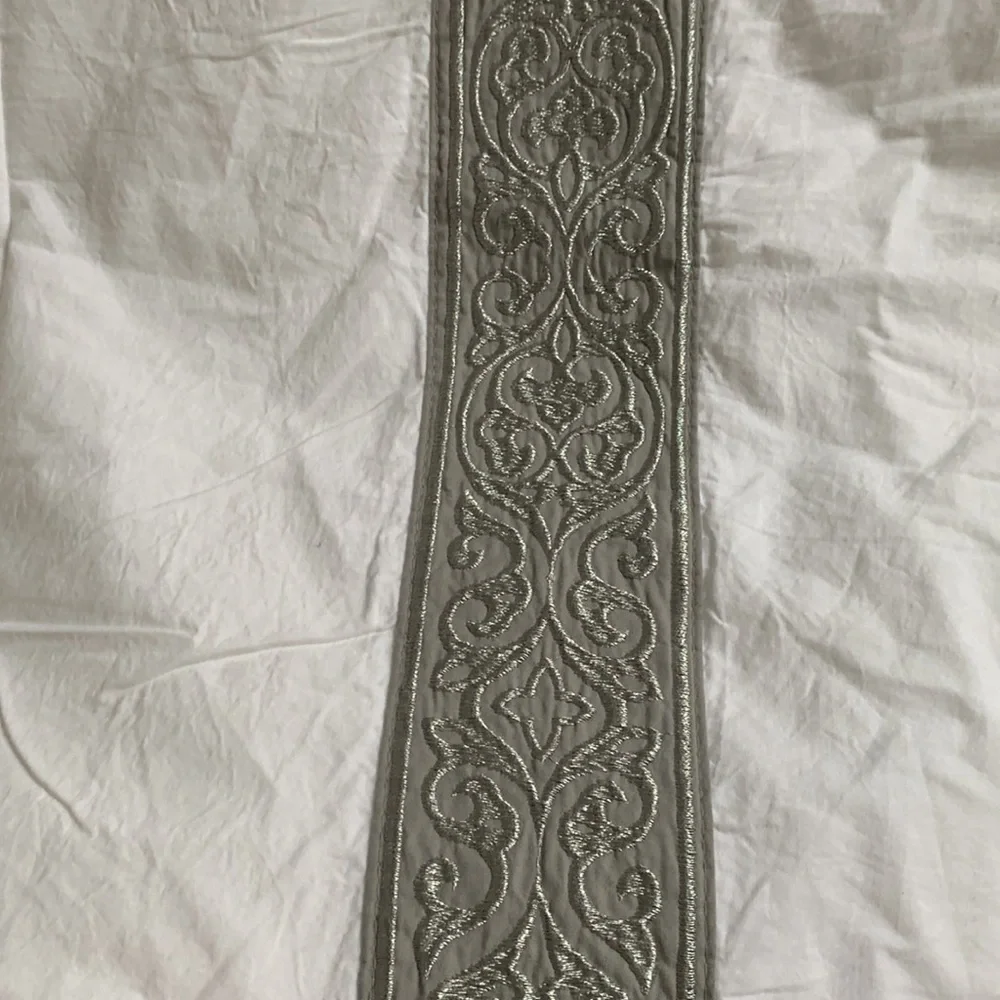 Balfour Hotel duvet cover metallic embroidered floral‎ details white silver king