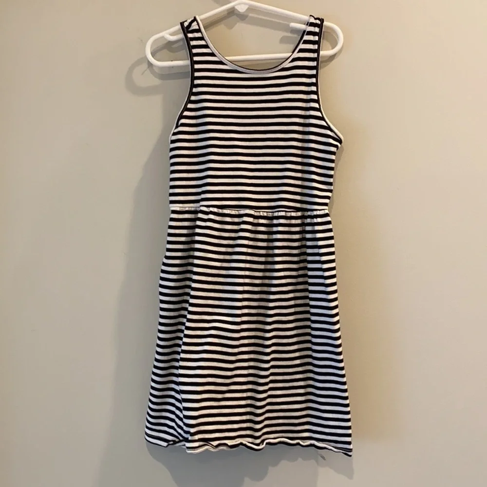 Old navy. girls sleeveless tank dress.  size M (8). Stripes. Sundress