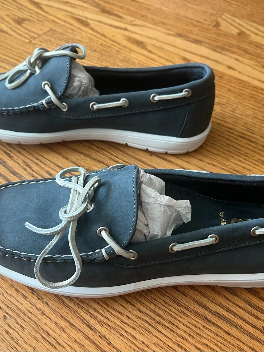 New Allen Edmonds Navy Ely Men’s Boat Shoes with White Laces 9.5