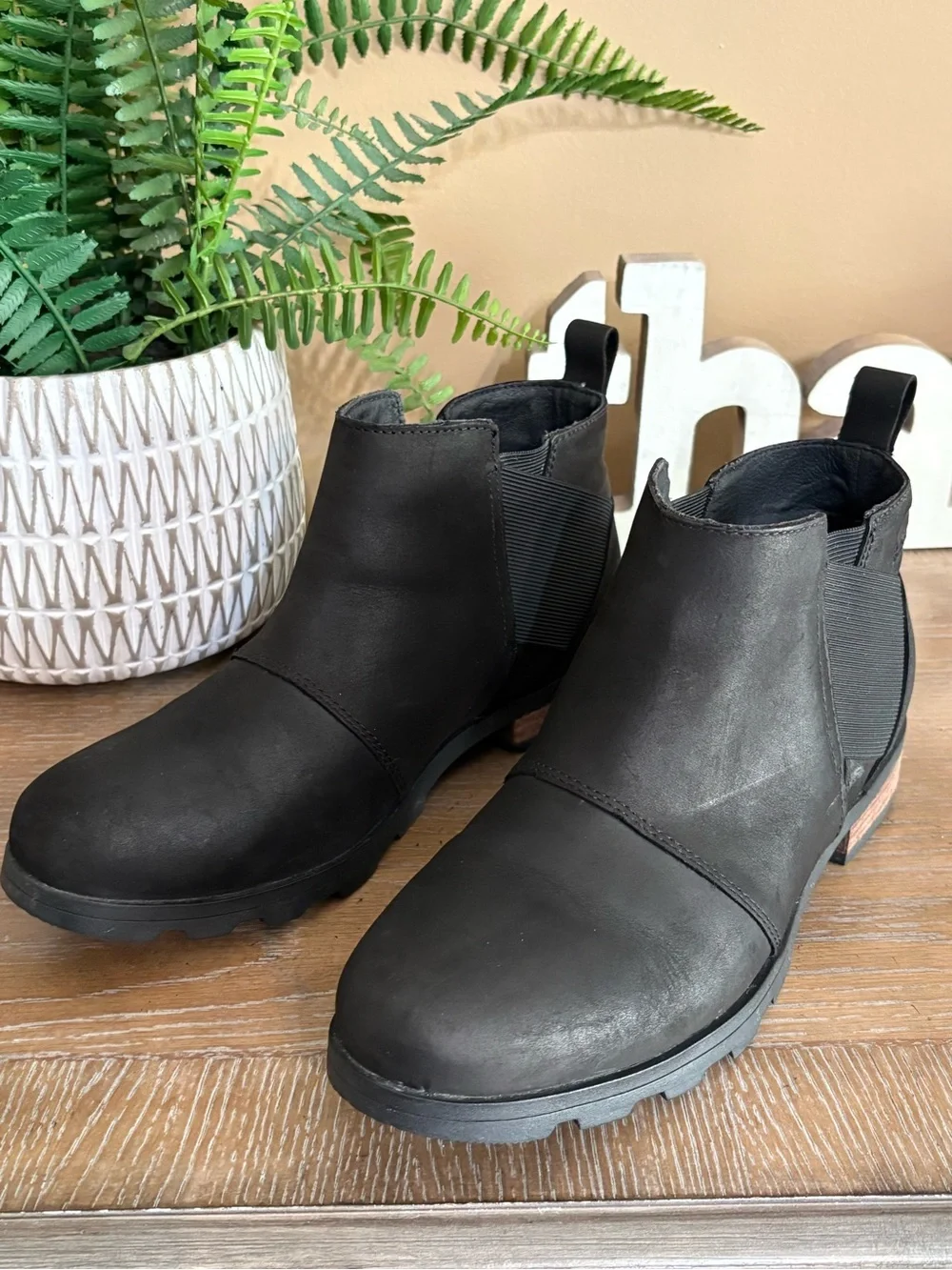 SOREL Emelie Chelsea Waterproof Boots Sz 9.5 Black Leather