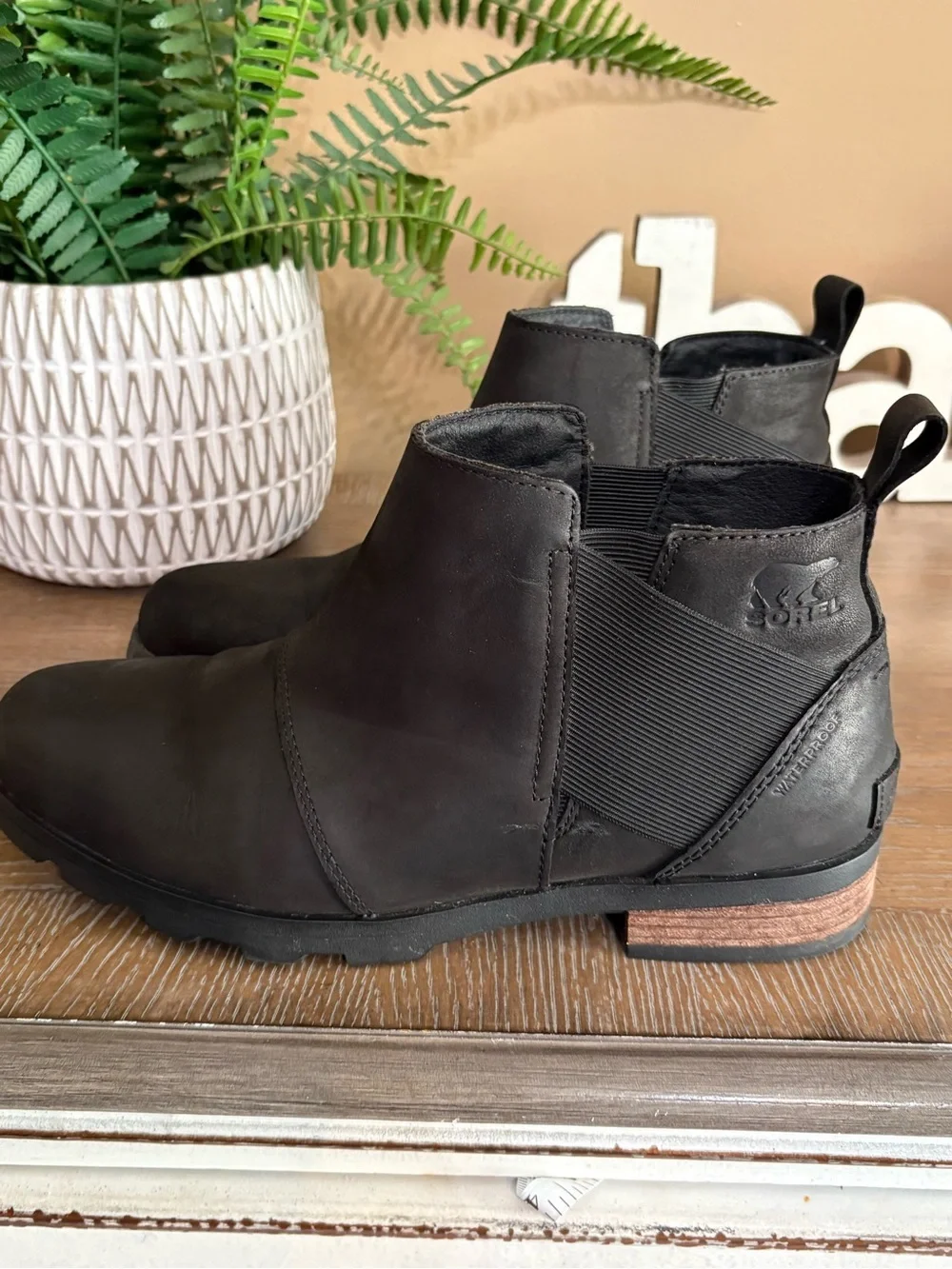 SOREL Emelie Chelsea Waterproof Boots Sz 9.5 Black Leather