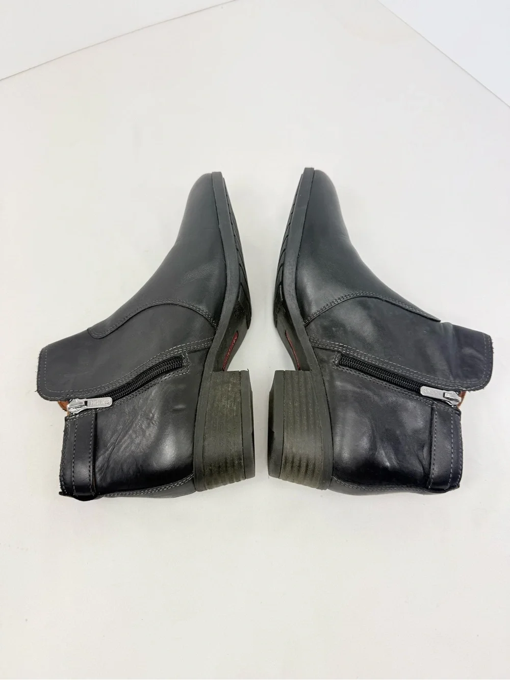 PIKOLINOS black leather