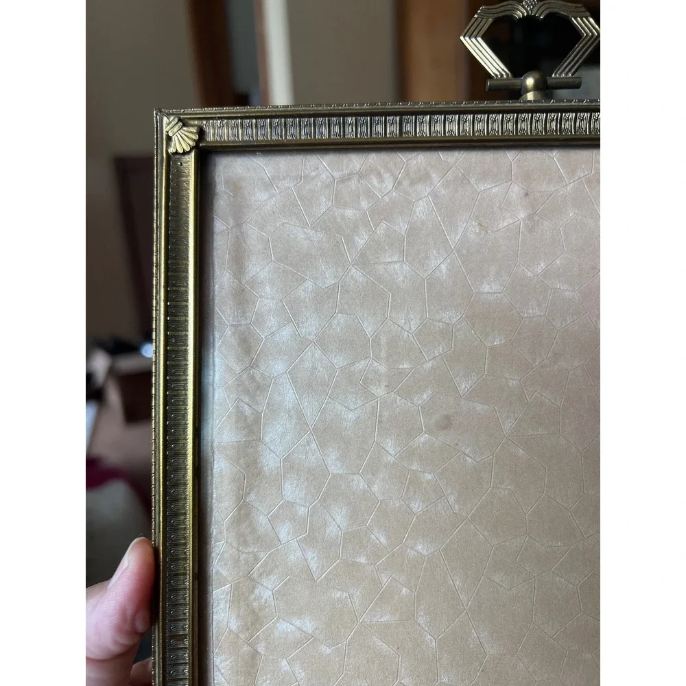 Vintage Brass Tone Picture Frame Shell Corners Heart Finial Wall Hanging