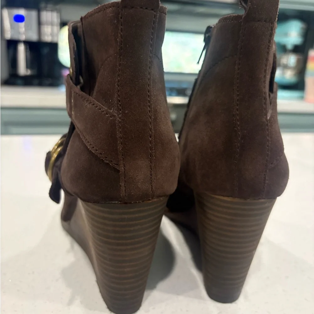 Lucky Brand step out