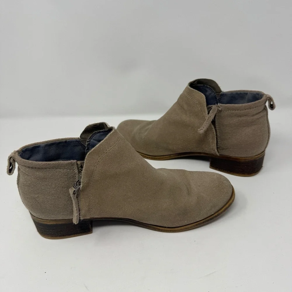 TOMS Women's Beige Suede Ankle Boots‎ Side Zip Low Heel Size 7