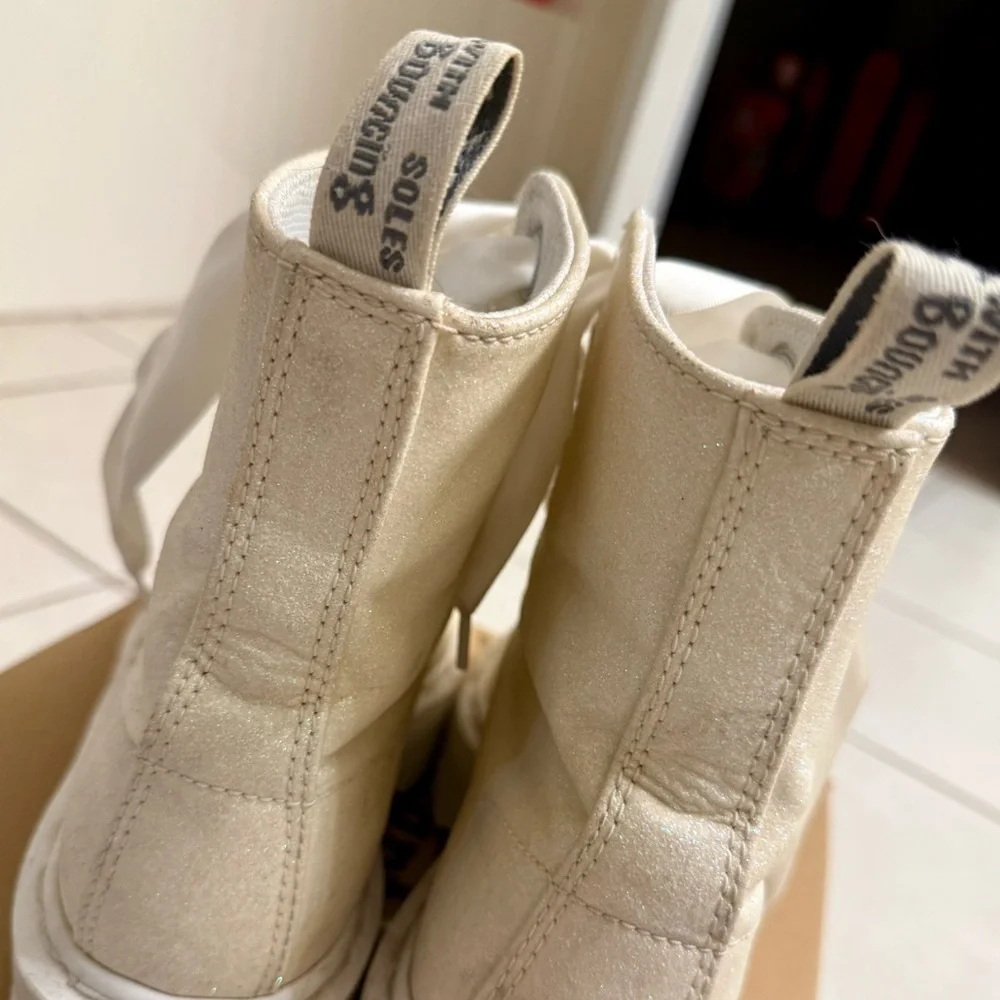 Dr. Martens rare doc