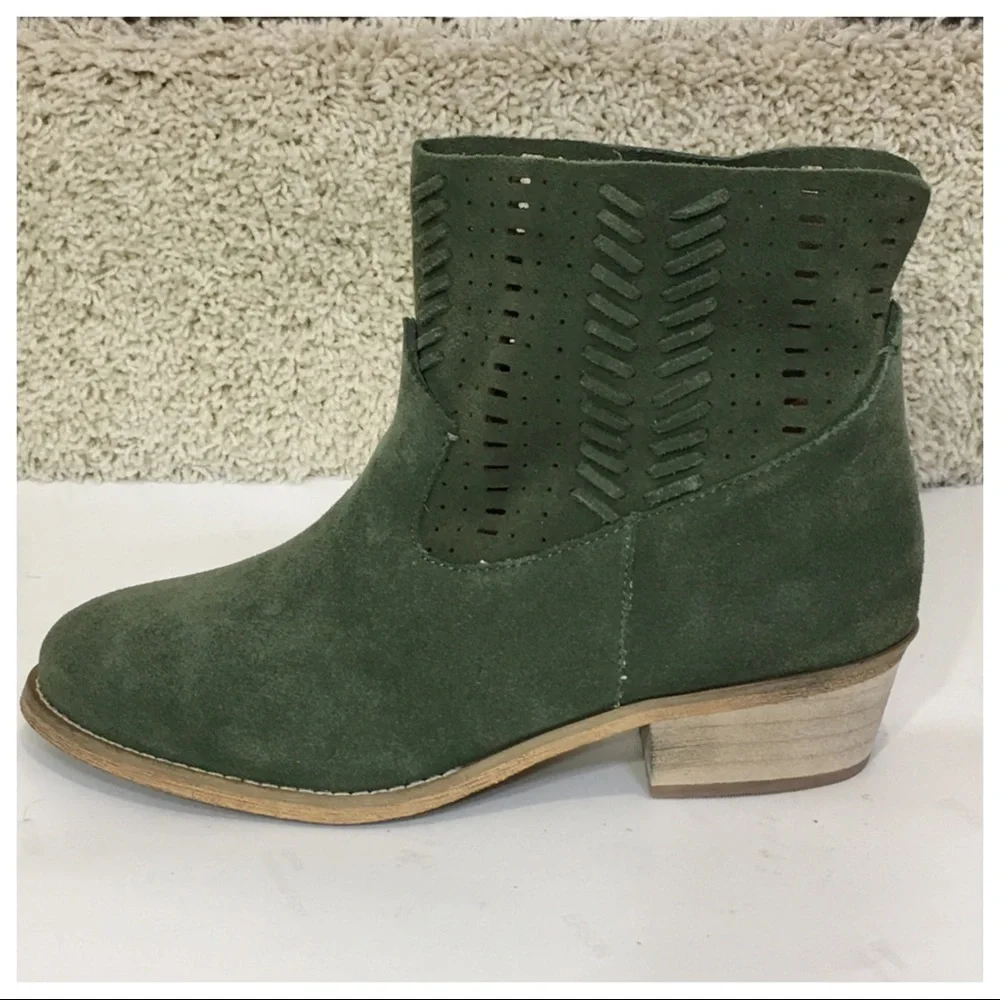 New Coldwater Creek EL PASO SUEDE BOOTS