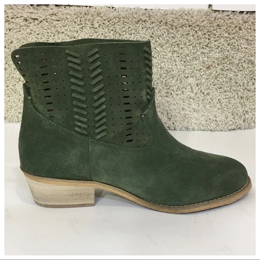New Coldwater Creek EL PASO SUEDE BOOTS