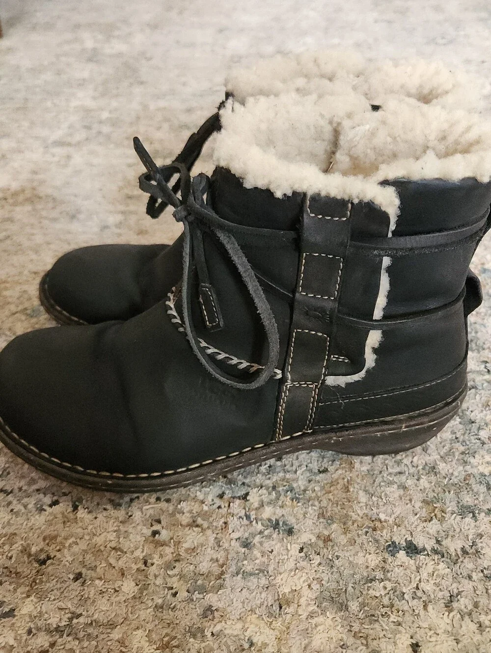 UGG Australia Cove Black Leather Winter Ankle Boots Lacing Warm Comfort 8