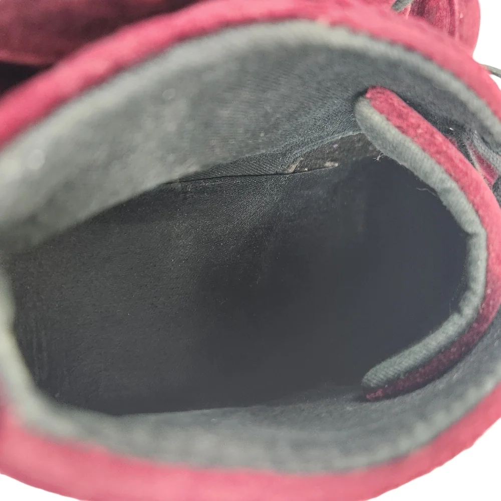 Dr. Martens vacay scripted great