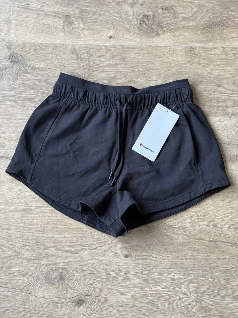 New With Tags Women Lululemon Inner Glow High Rise Short 3