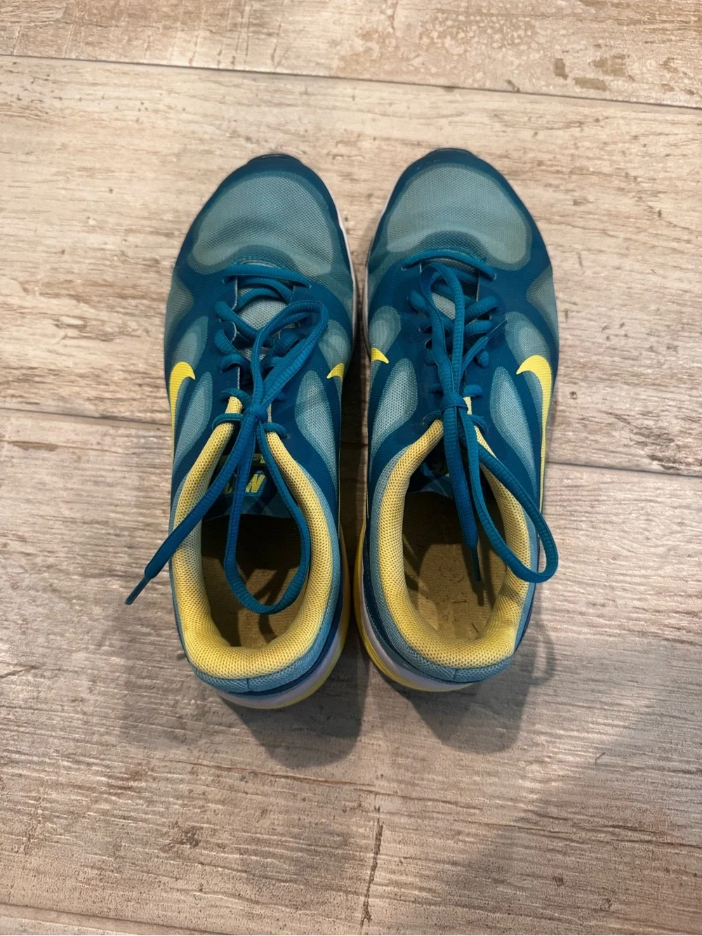 Nike lightweight trainers