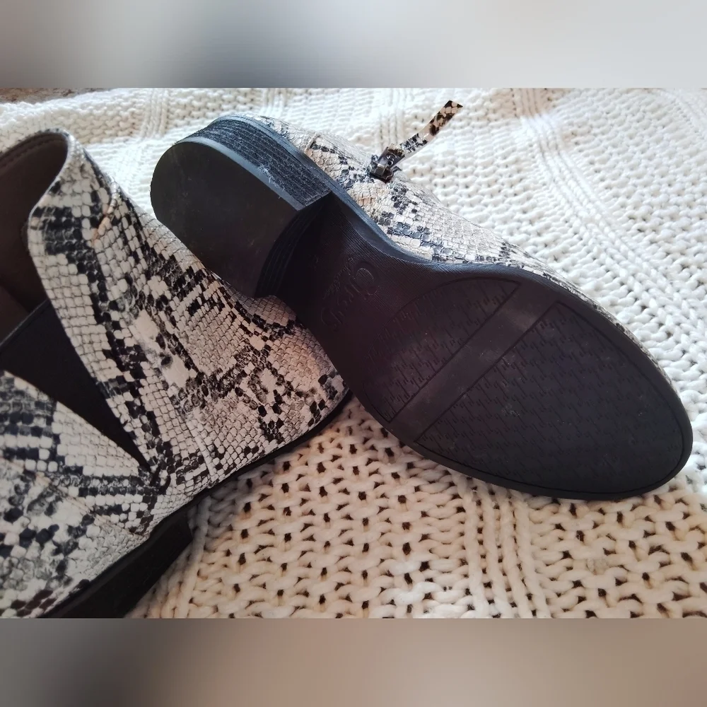 Circus by Sam Edelman step out