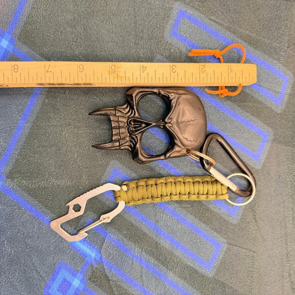 Tactical Skull Vampire Fangs EDC Multi-Tool Keychain Paracord Carabiner Opener