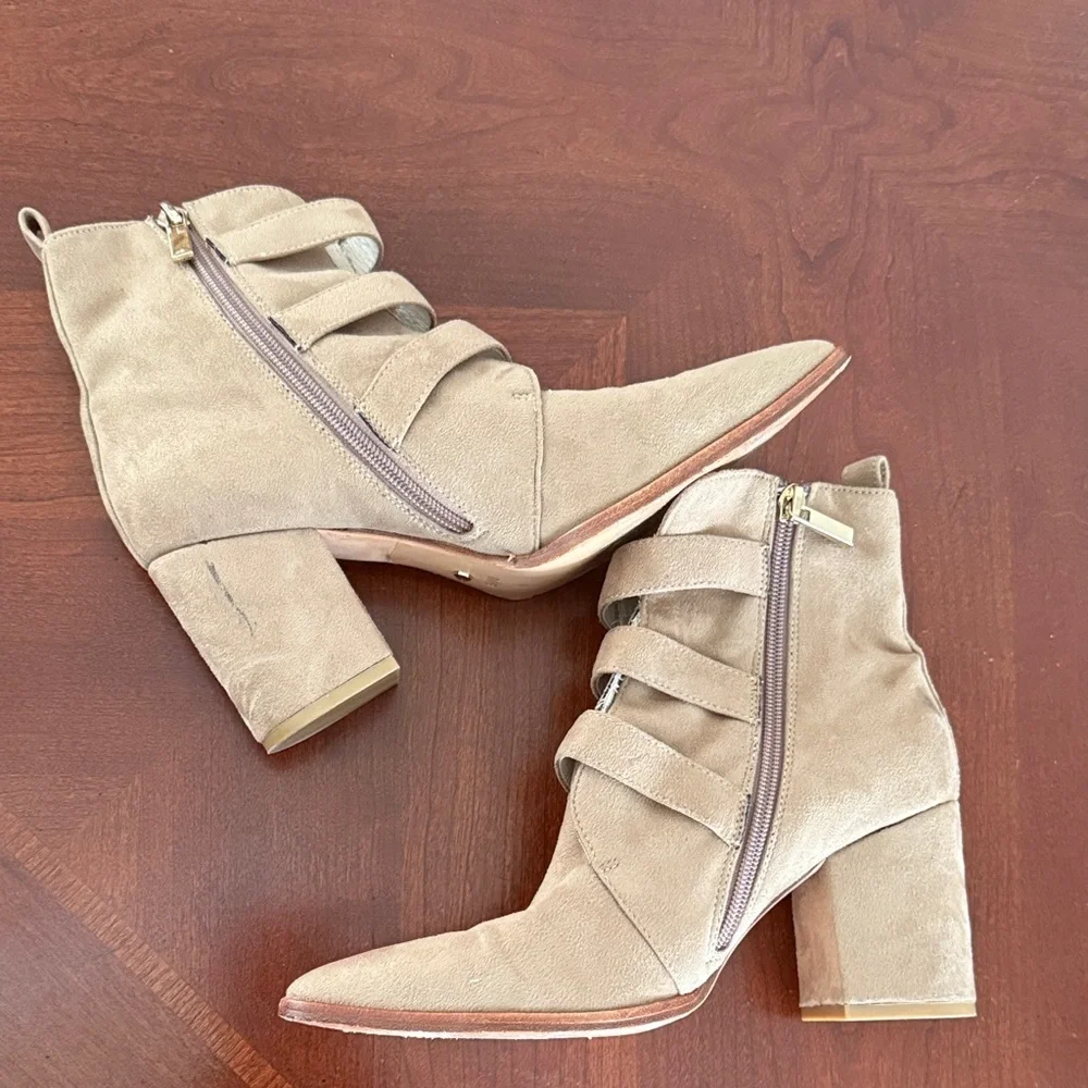 RAYE x house of Harlow suede Doute boots Buckle Detail pointed toe Sz 6