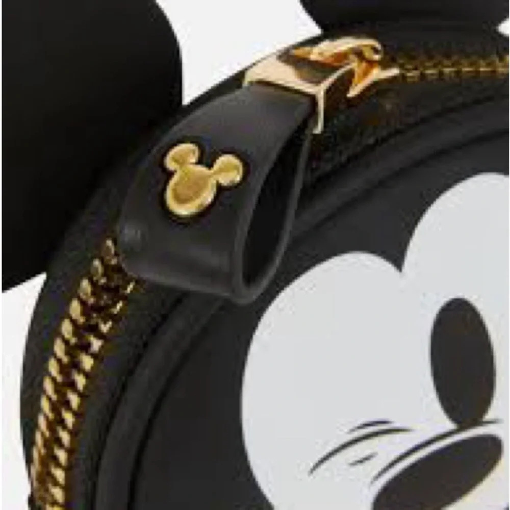 Disney winking mickey