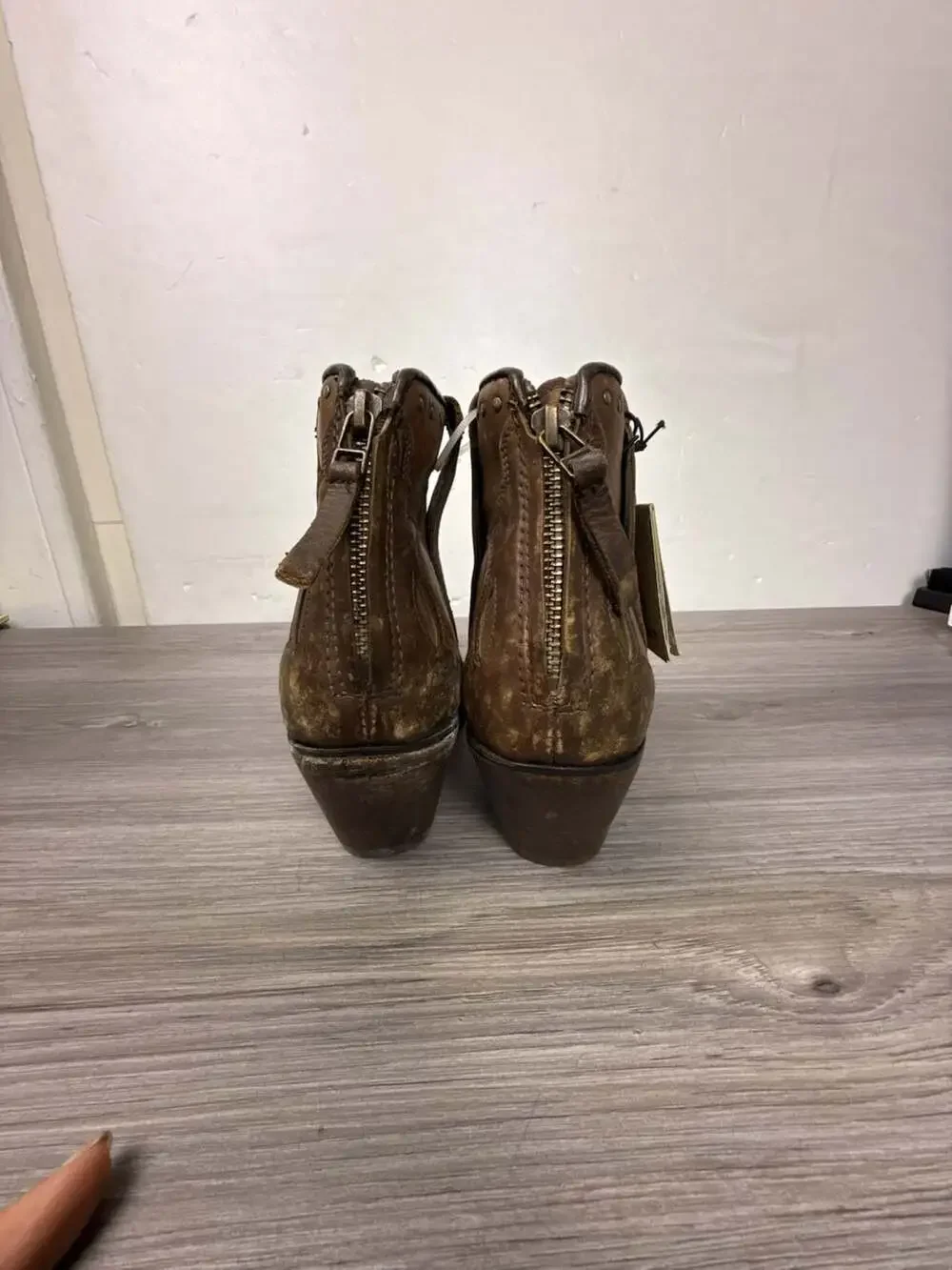 Ariat Women's Greeley Naturally Distressed Brown Western Ankle Bootie Sz 9