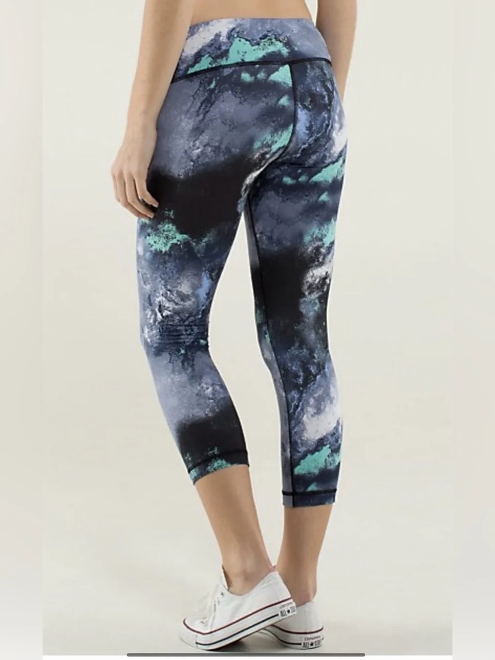 Lululemon Wunder Under Crop Denim Luon Milky Way✨