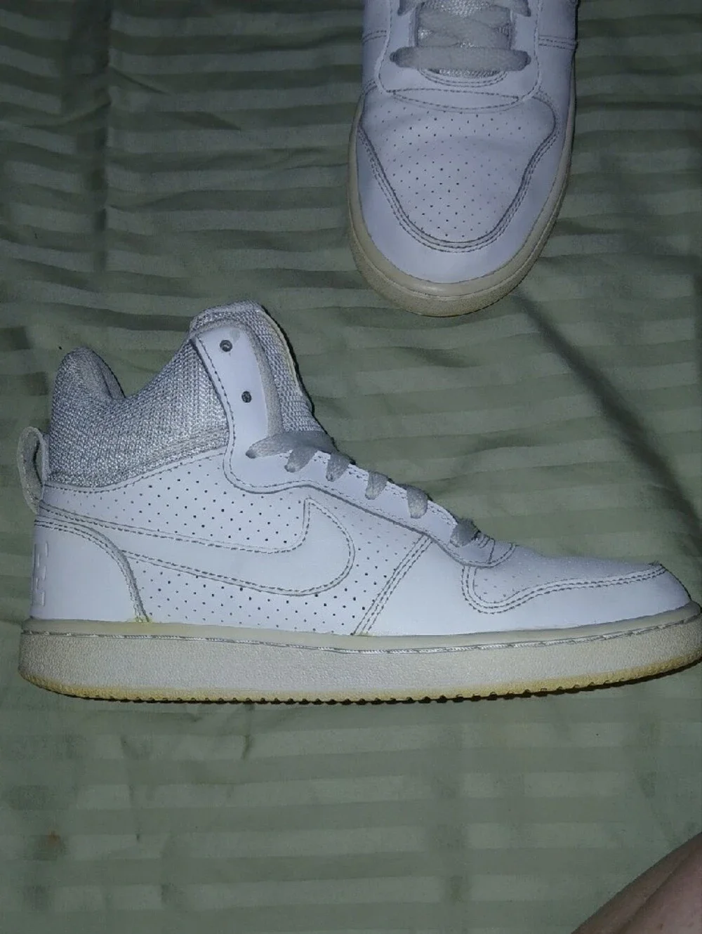 Nike ankle swoosh