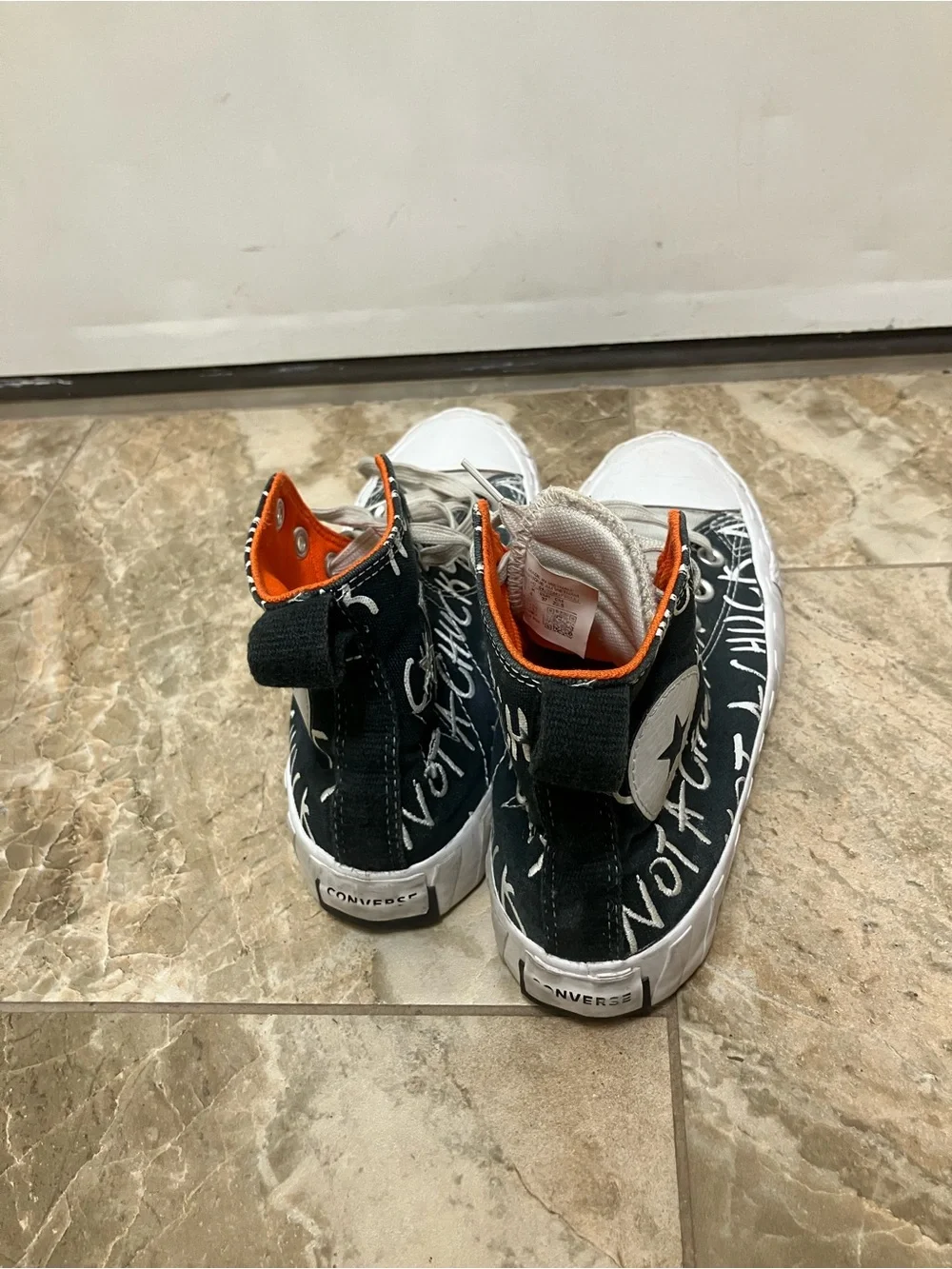 Converse black white