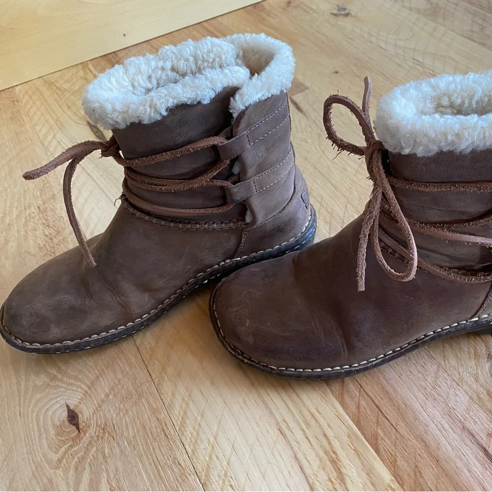 UGG excellent only