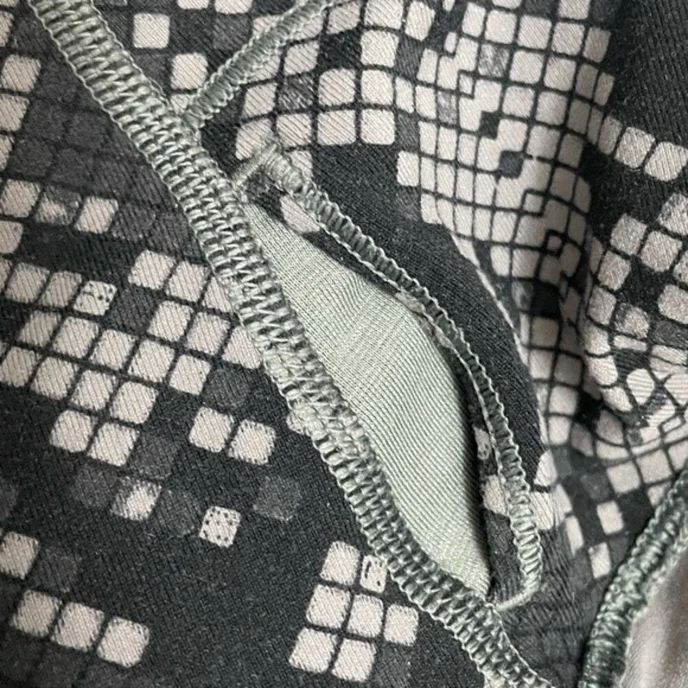 Lululemon Leggings Wunder Under High Rise Crop Ziggy Snake Slate Coal Size 6