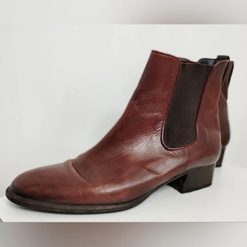 Lorenzo Banfi chestnut leather