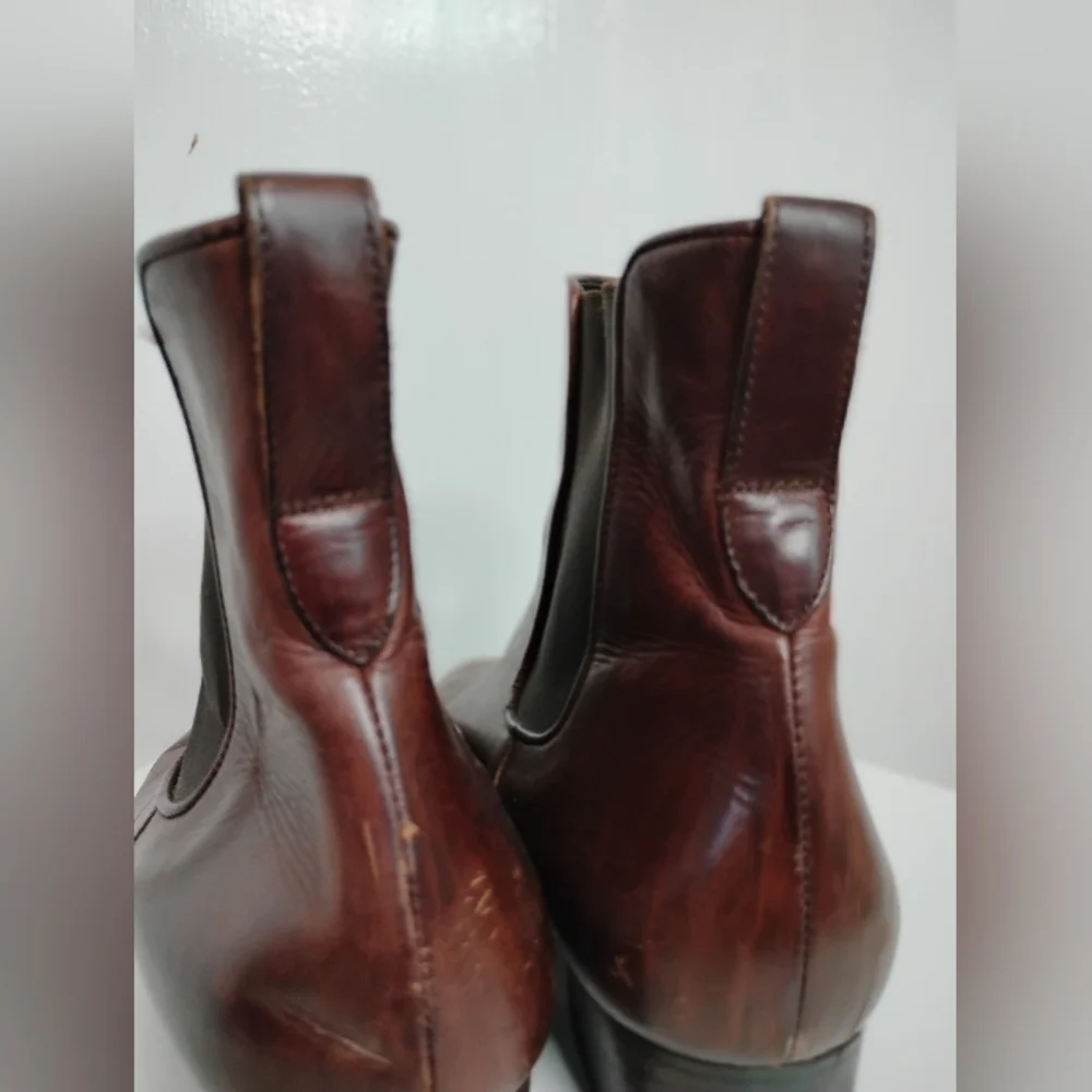 Lorenzo Banfi chestnut leather