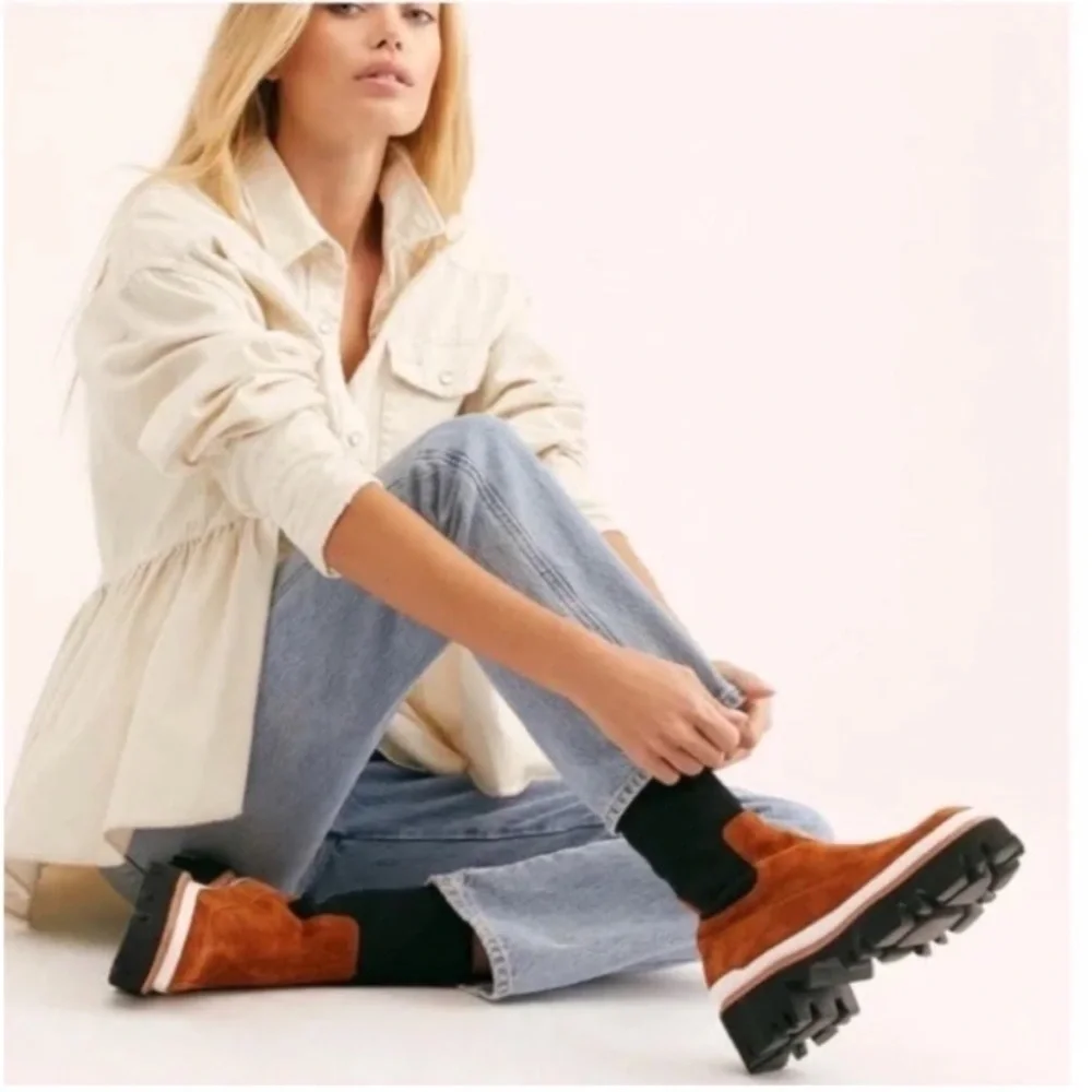 FREE PEOPLE Gee Wawa Ellis Chelsea Boots