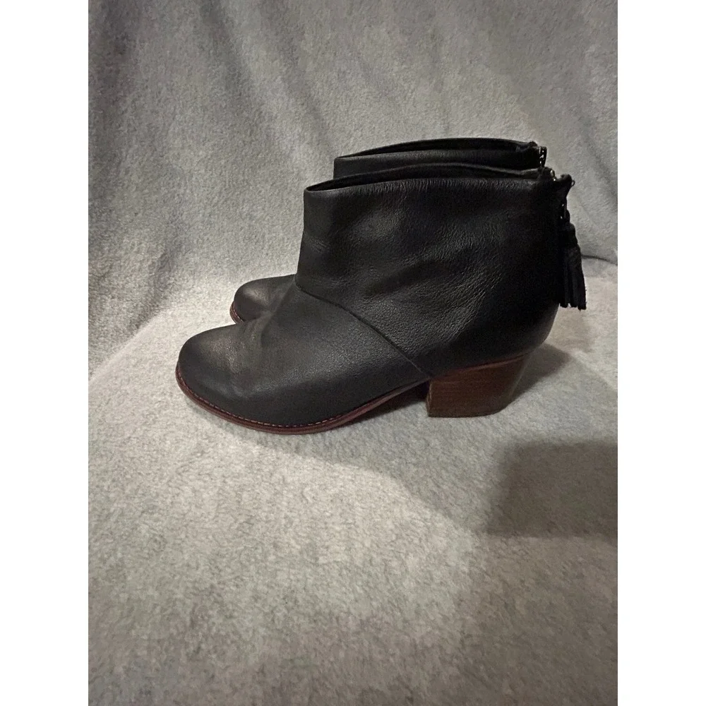 TOMS Black‎ Leather Tassel Back Zip Ankle Booties Stacked Heel Womens 9M
