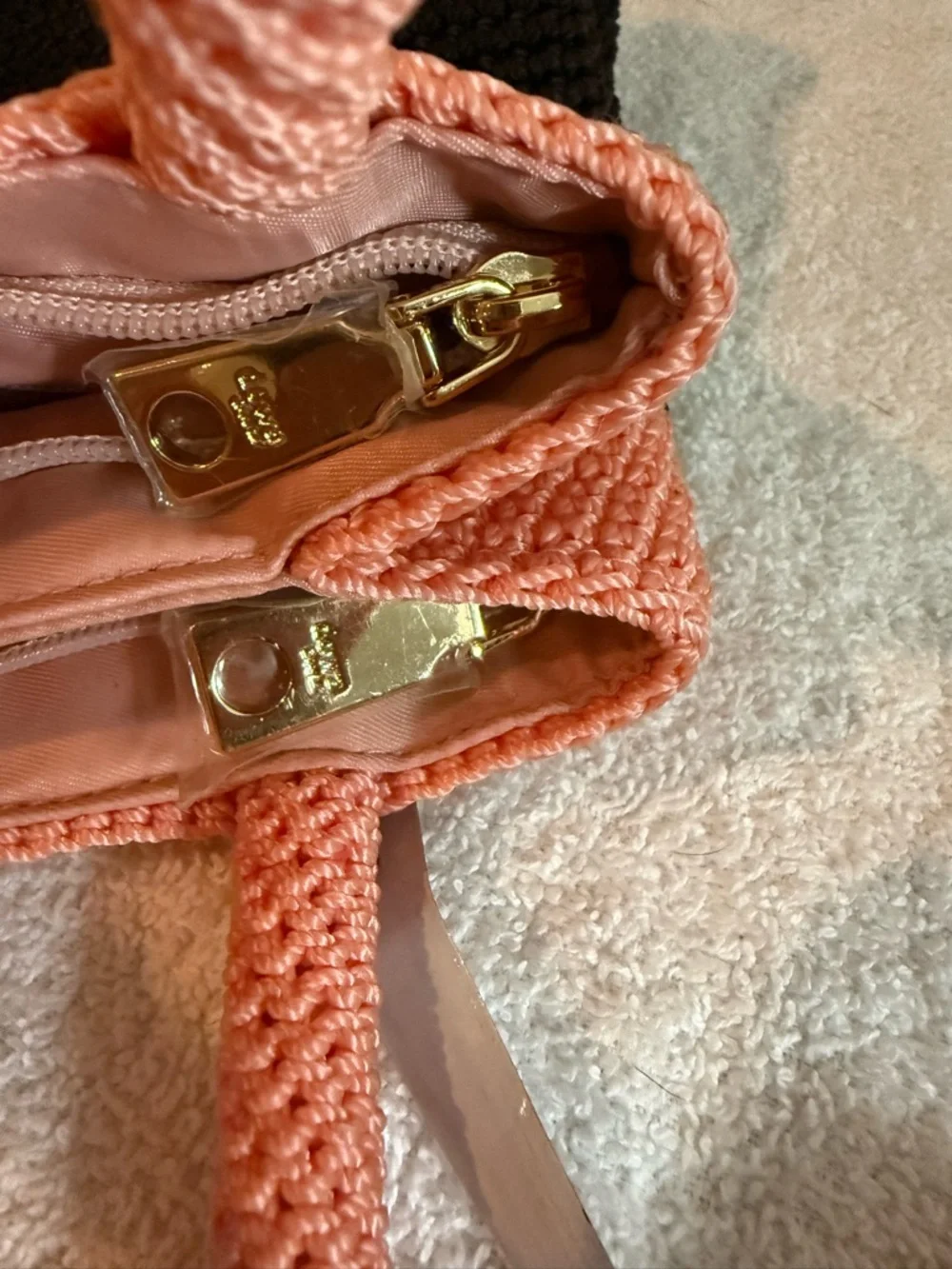 Dowa Unique Two-Tone Crochet Tote Bag in Coral‎ and Black Handmade