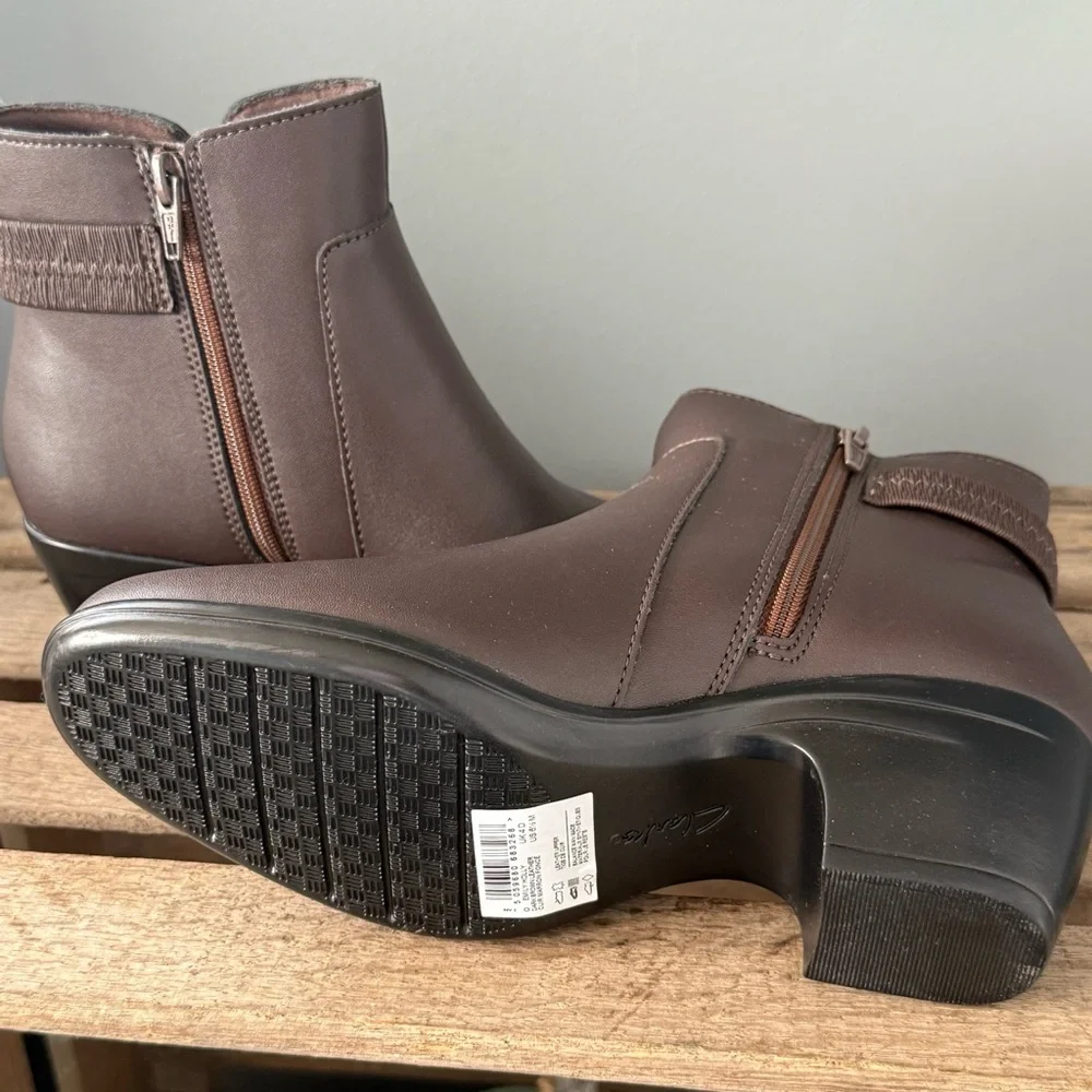 Clarks emily holly