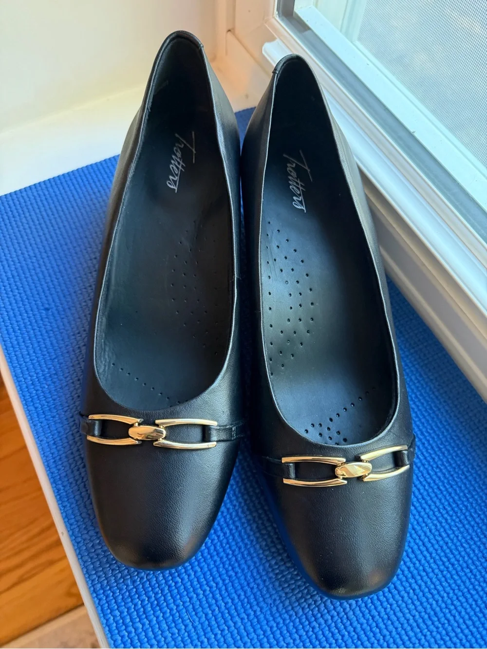 Trotters dakota pumps