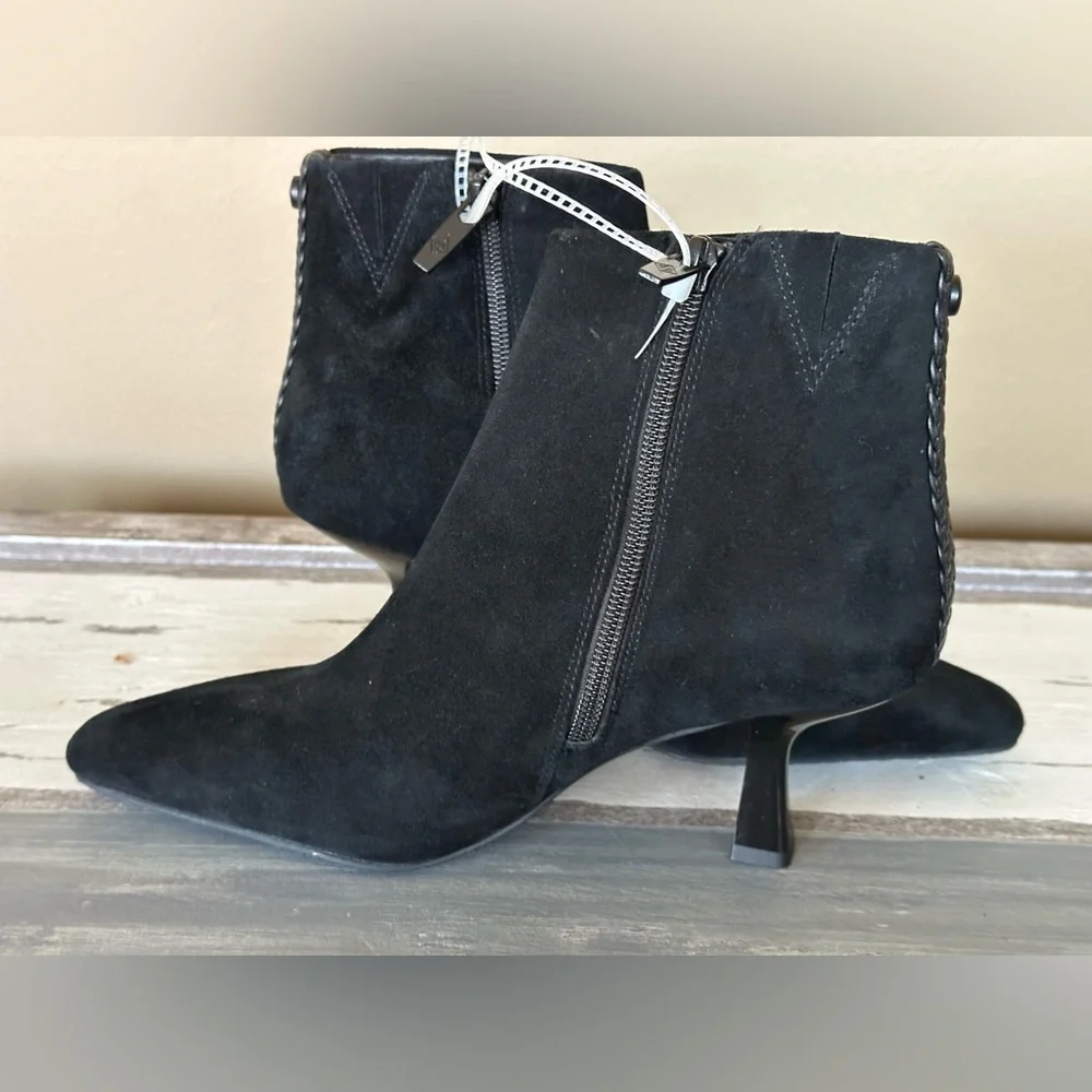 New w/ Imperfections - Donald Pliner Baltimor Suede Boots‎ - Size 6. Retail $250