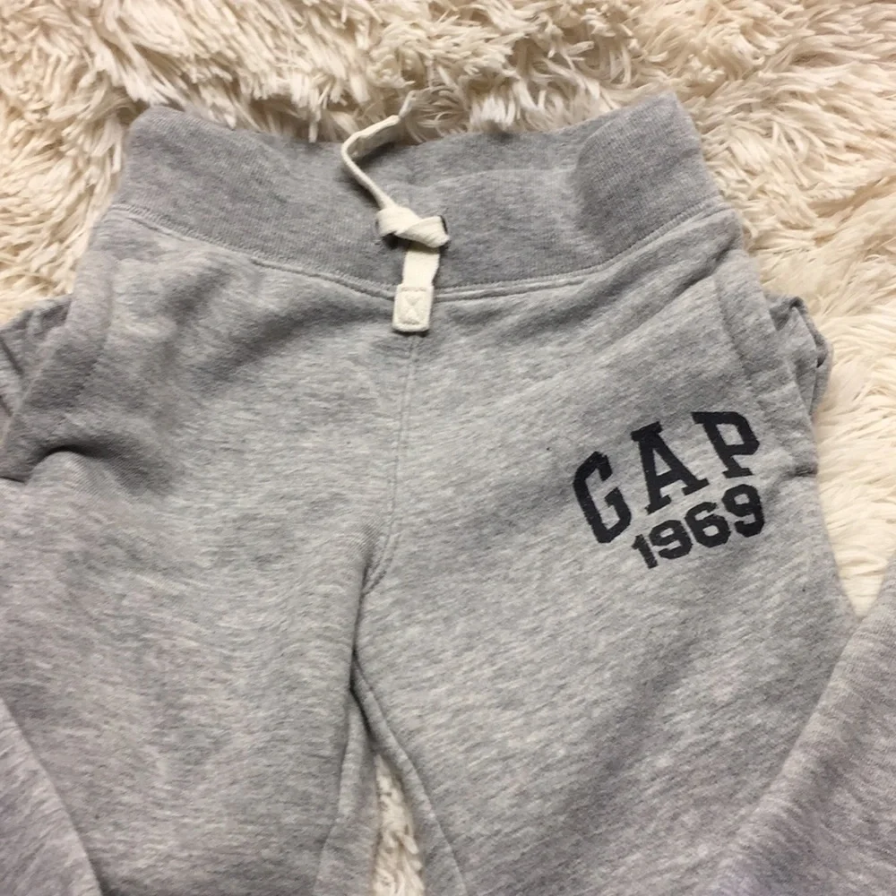 Size 4/5 Gap Kids Logo Fleece Pants‎ Heather Gray