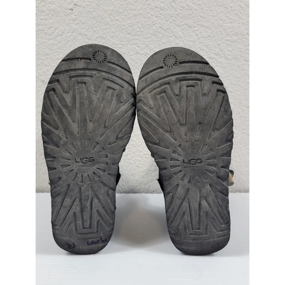 UGG suede short