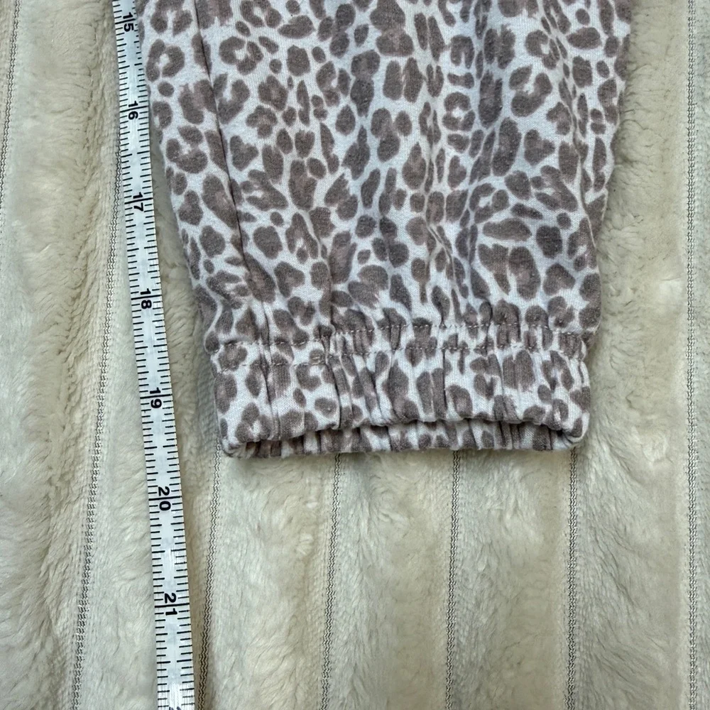 Buc-ees: Girl's Leopard Print Joggers with Pink Buc-ees Logo, Size YS