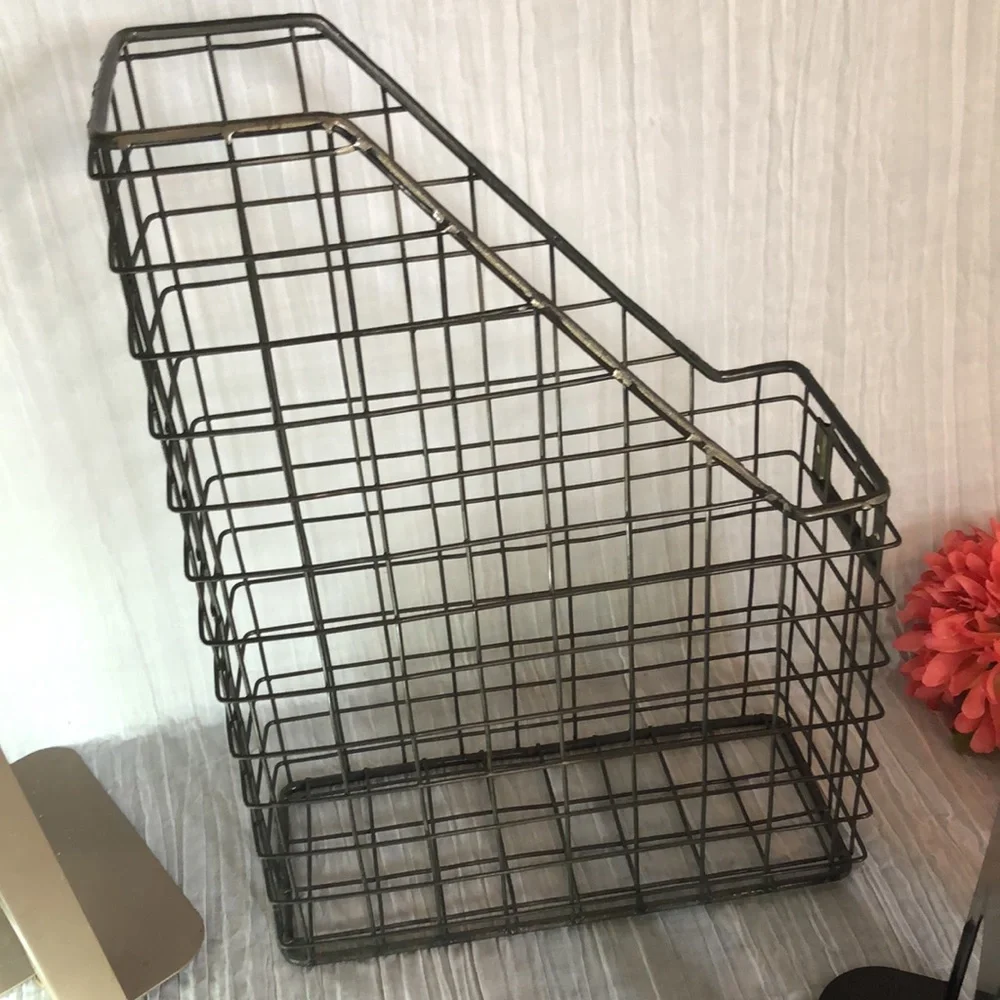 Lot 3 metal book ends black & beige & large metal wire mesh filing storage box