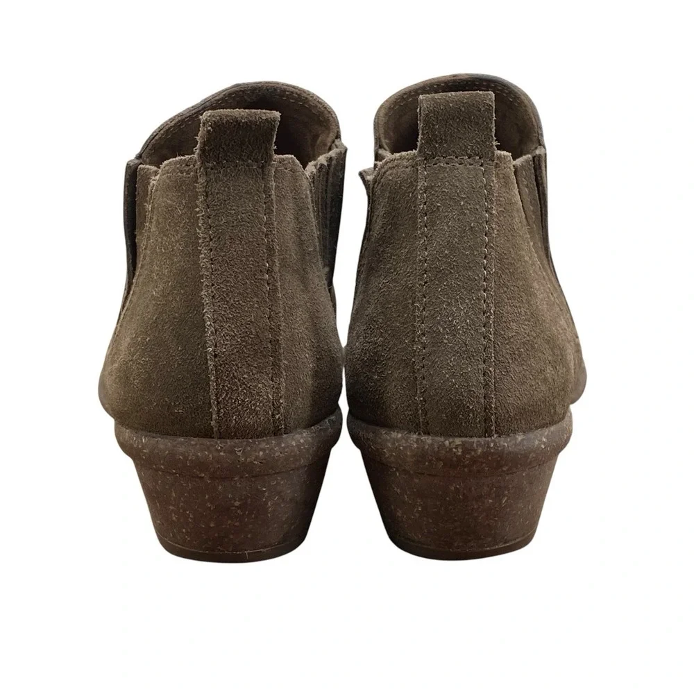 Clarks pre owned