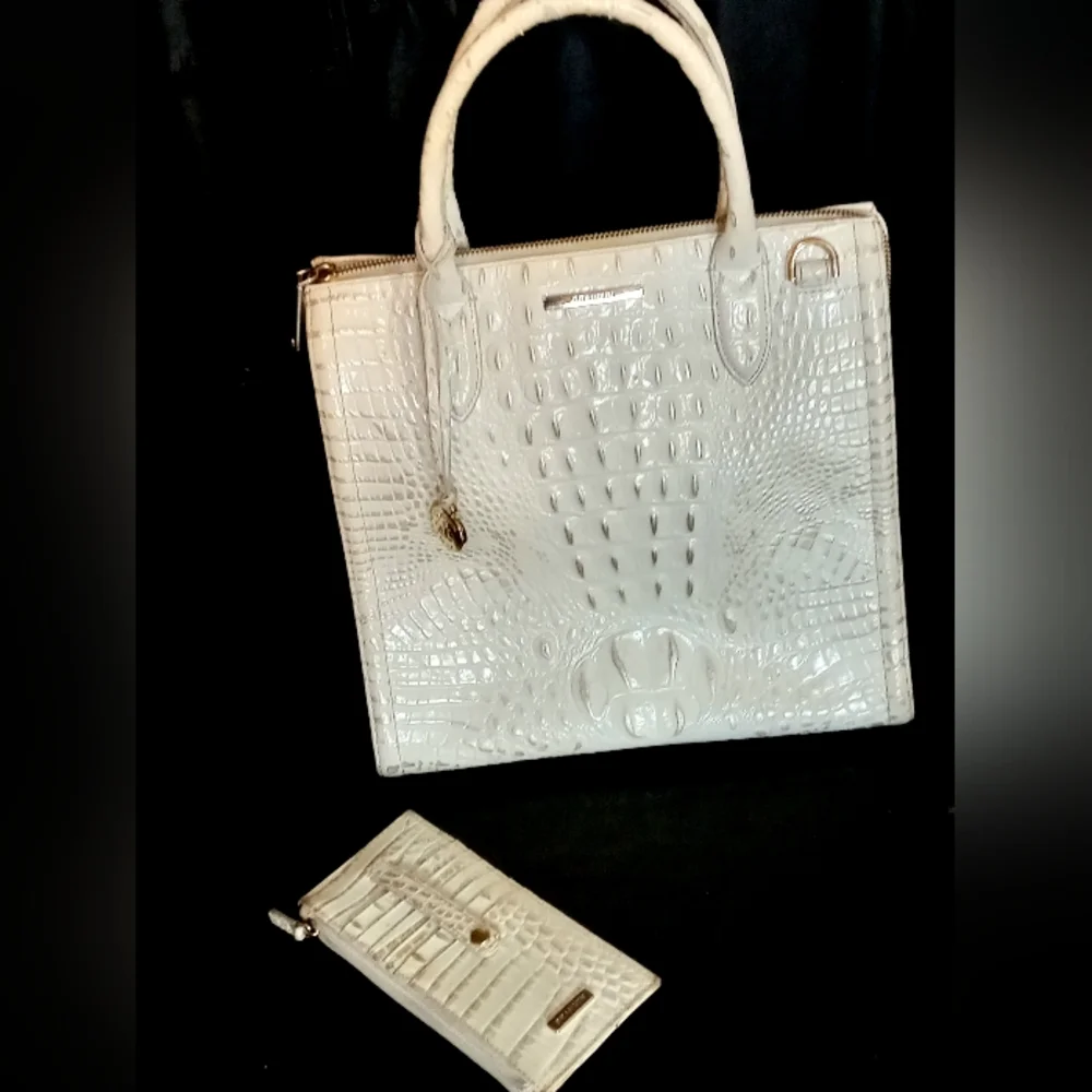 NWOT Brahmin Caroline Leather Hand Bag With Credit Card Wallet😍