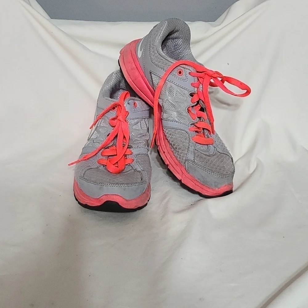 Nike Relentless 2 Women's Athletic Shoes Gray/Coral/White Size 8 EUC‎