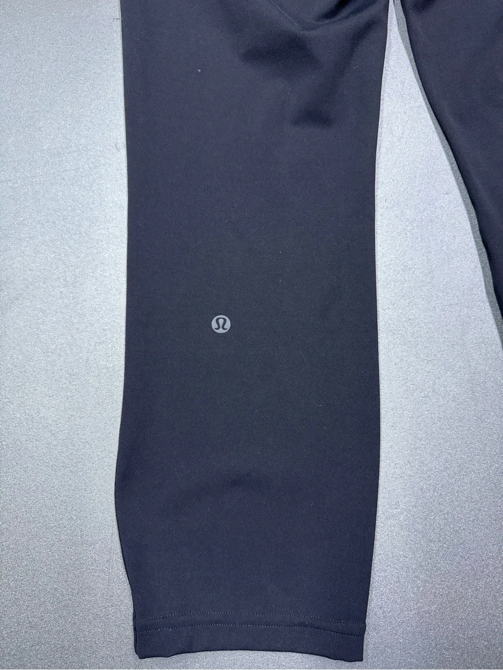 Lululemon On The Fly Pant 7/8 Black Women’s Size 2 Luxtreme Stretch Travel EUC