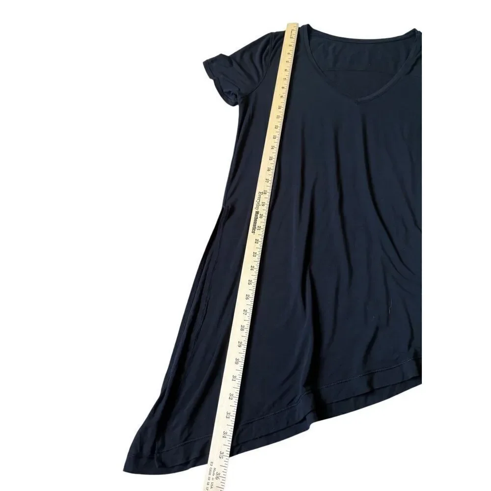 Lululemon To the Point Tee Asymmetric size  8 Black  Athleisure‎ V neck