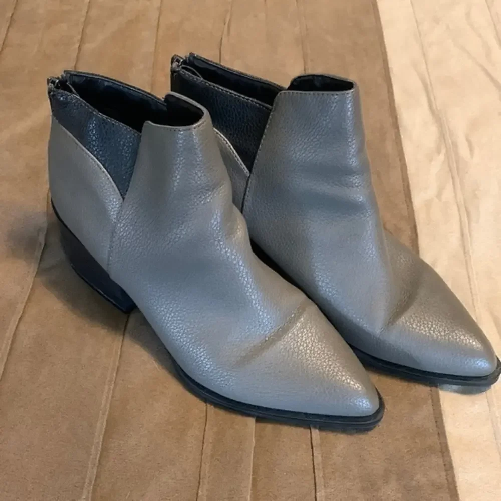Simply Vera Vera Wang Army Green Booties‎