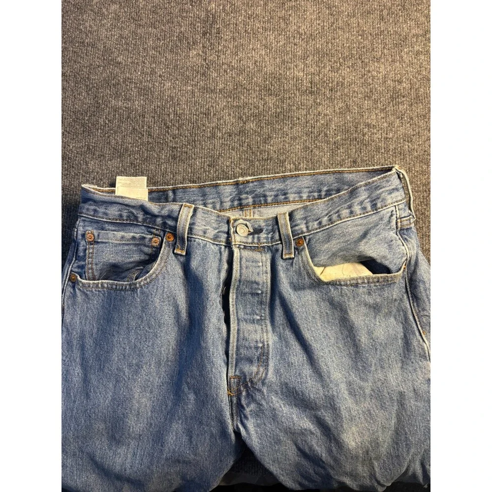 Levi's Jeans Mens 33x30 Blue Denim Medium Wash Straight Fit Red Tab Button Fly‎
