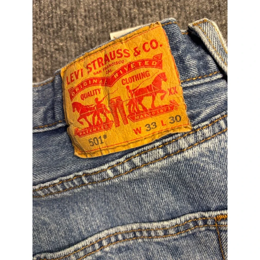 Levi's Jeans Mens 33x30 Blue Denim Medium Wash Straight Fit Red Tab Button Fly‎