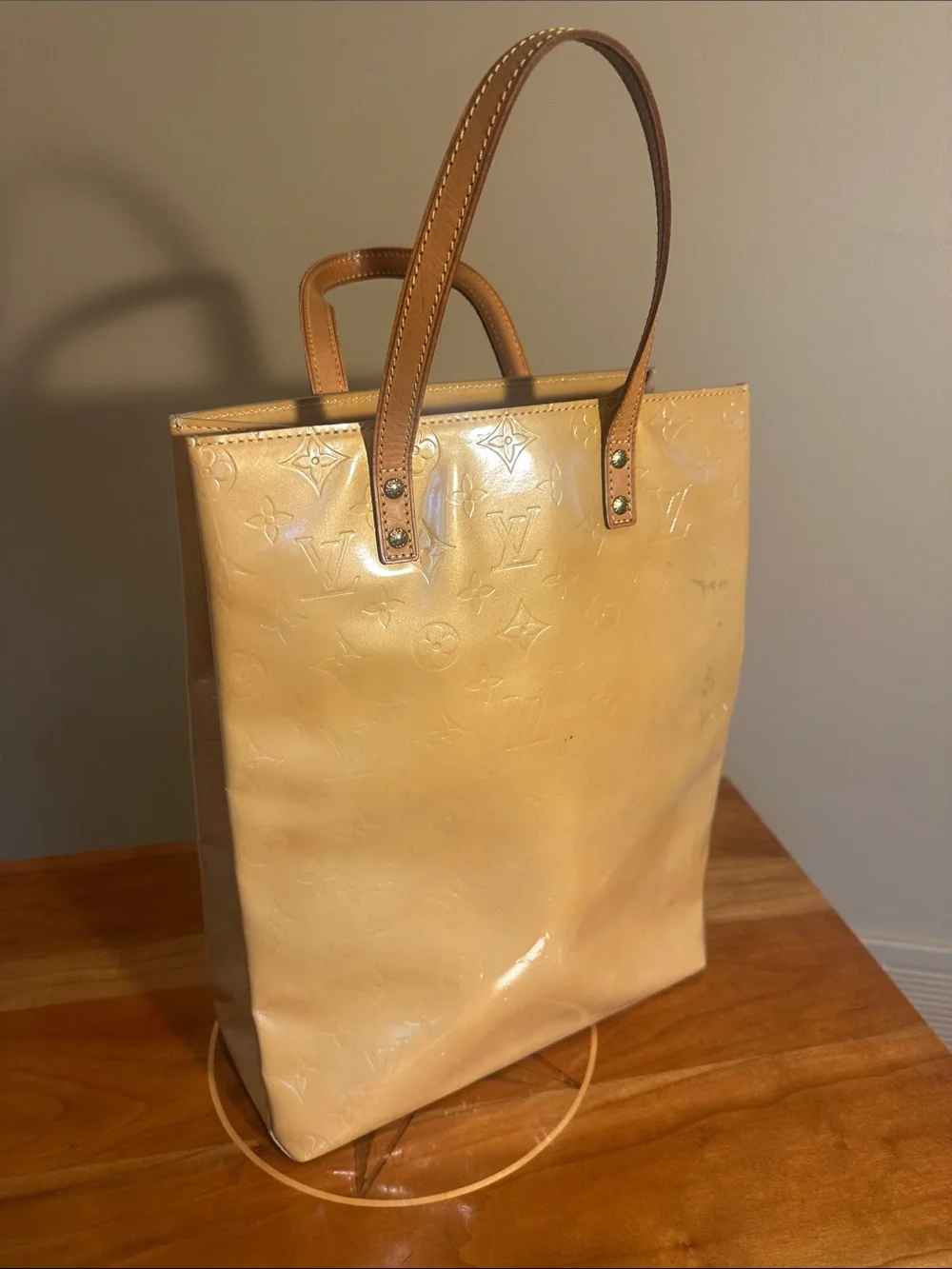 Authentic Louis Vuitton  Reade PM in Monogram Peppermint Vernis,
