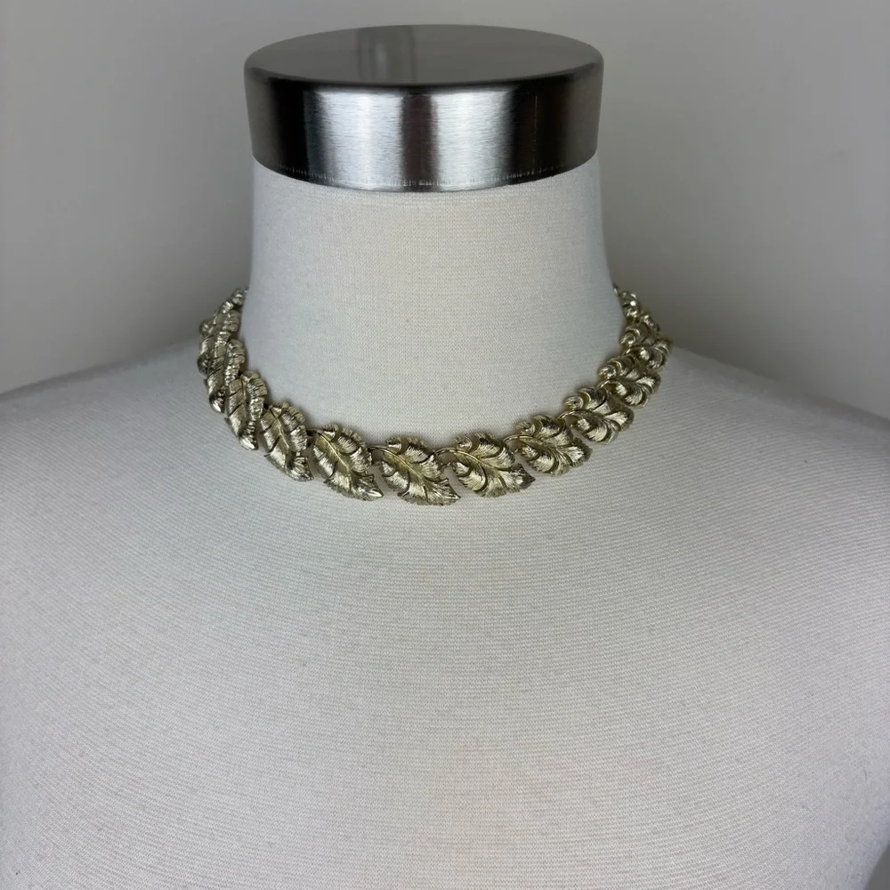 Lisner Jewelry this necklace